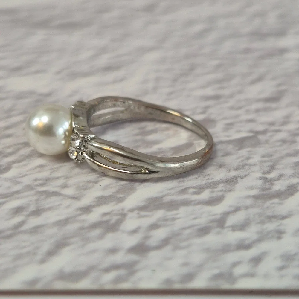 Silver Tone Faux Pearl Rhinestone Split Shank Cocktail Ring Women Size 9